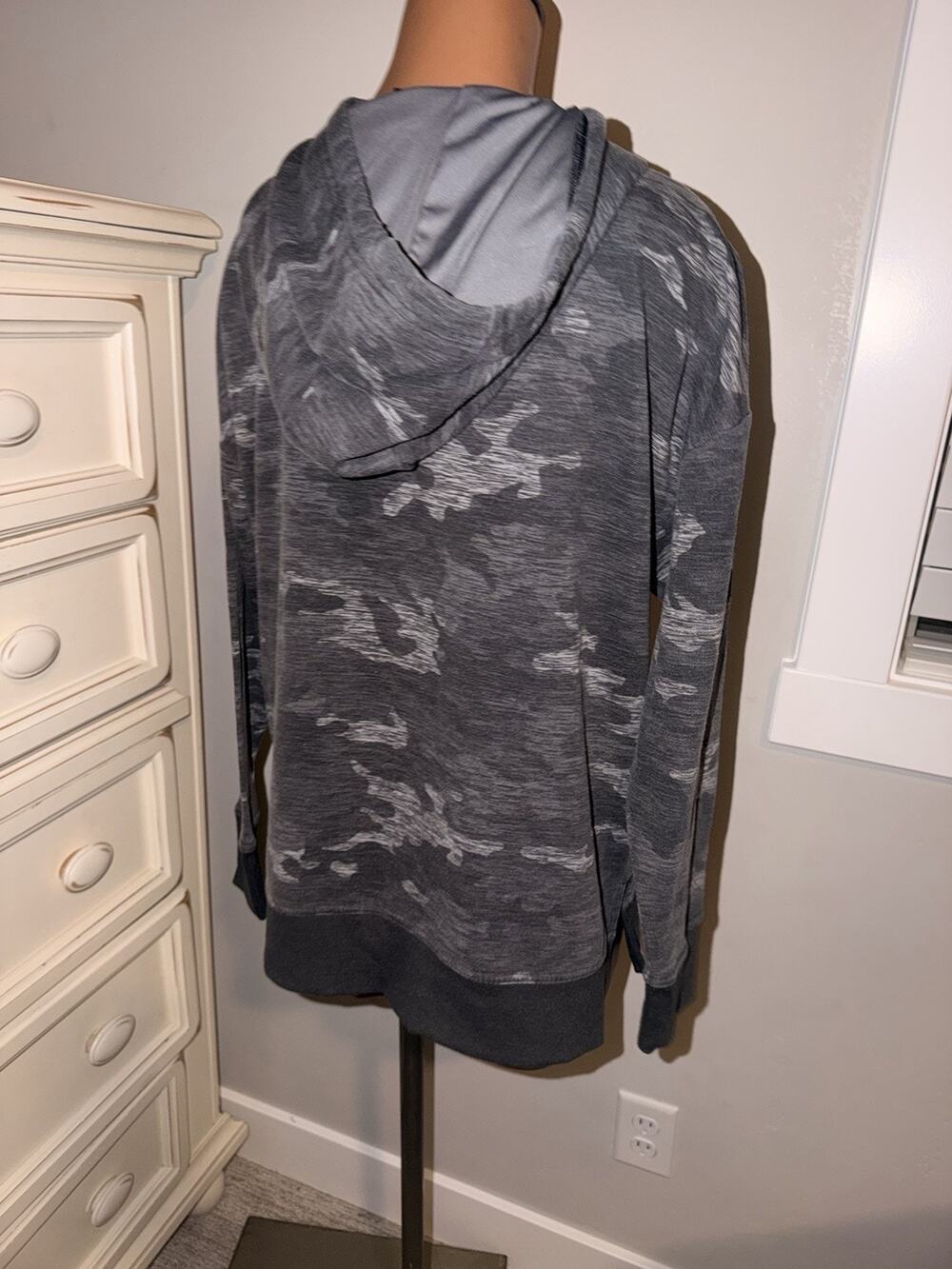 Unisex Men’s Women’s Gray Camouflage Hoodie Sweatshirt Size Small